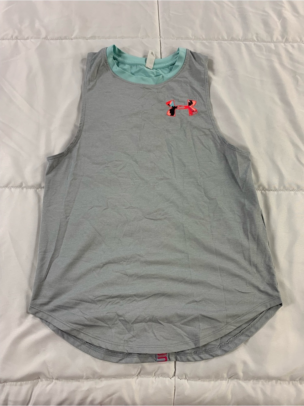 Pre loved UNDER ARMOUR shirt boys size M